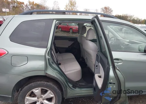 2015 Subaru Forester 2.5I Premium z USA, uszkodzony, nr VIN JF2SJADC1FH594271